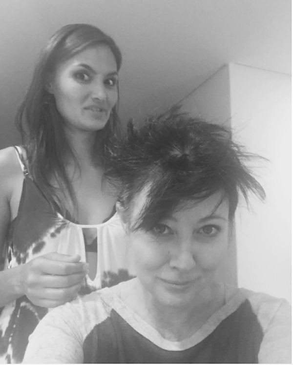 A atriz Shannen Doherty cortou o cabelo durante seu tratamento contra um câncer de mama (Foto: Instagram)