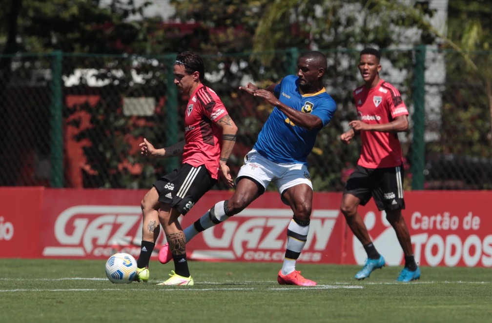 Gabriel participou de jogo-treino pelo São Paulo na última sexta-feira — Foto:  Rubens Chiri / saopaulofc