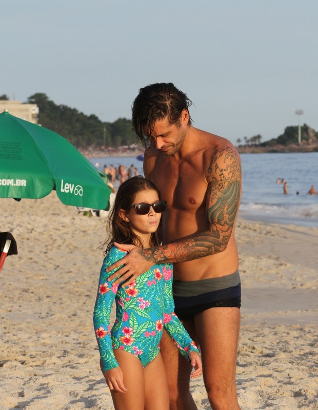 Dado Dolabella e a filha, Ana Flor (Foto: Rodrigo Adão/AgNews)
