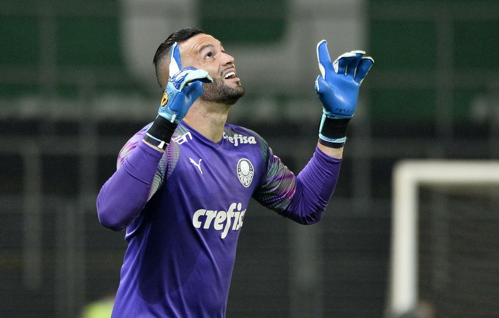 VALEU, PAREDÃO! Weverton fecha o gol do Verdão no primeiro jogo da decisão no Paulista