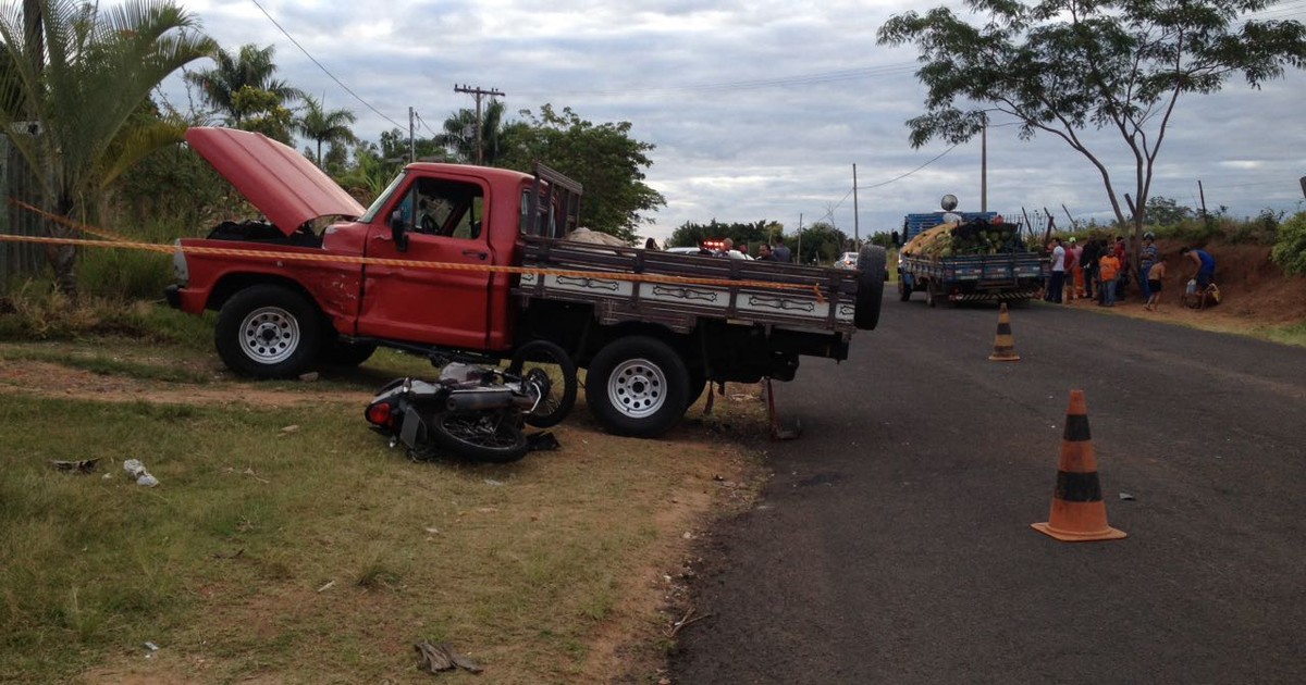 G1 - Motociclista morre em colisão com caminhonete em estrada vicinal -  notícias em Presidente Prudente e Região