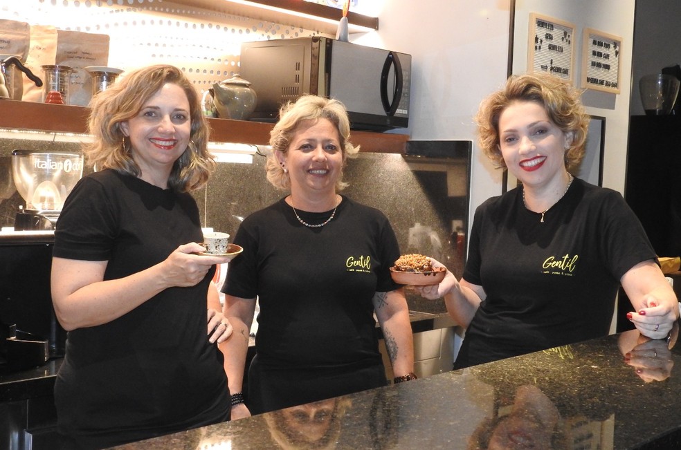 Sócias do Gentil Café reduziram horário de funcionamento e tiraram itens mais caros do cardápio — Foto: Arquivo pessoal