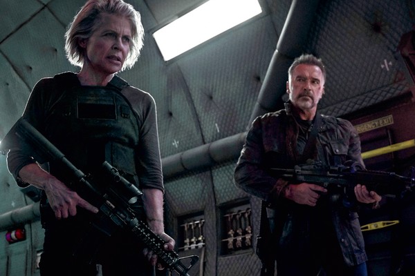 O ator Arnold Schwarzenegger e a atriz Linda Hamilton em cena de O Exterminador do Futuro: Destino Sombrio (2019) (Foto: Reprodução)