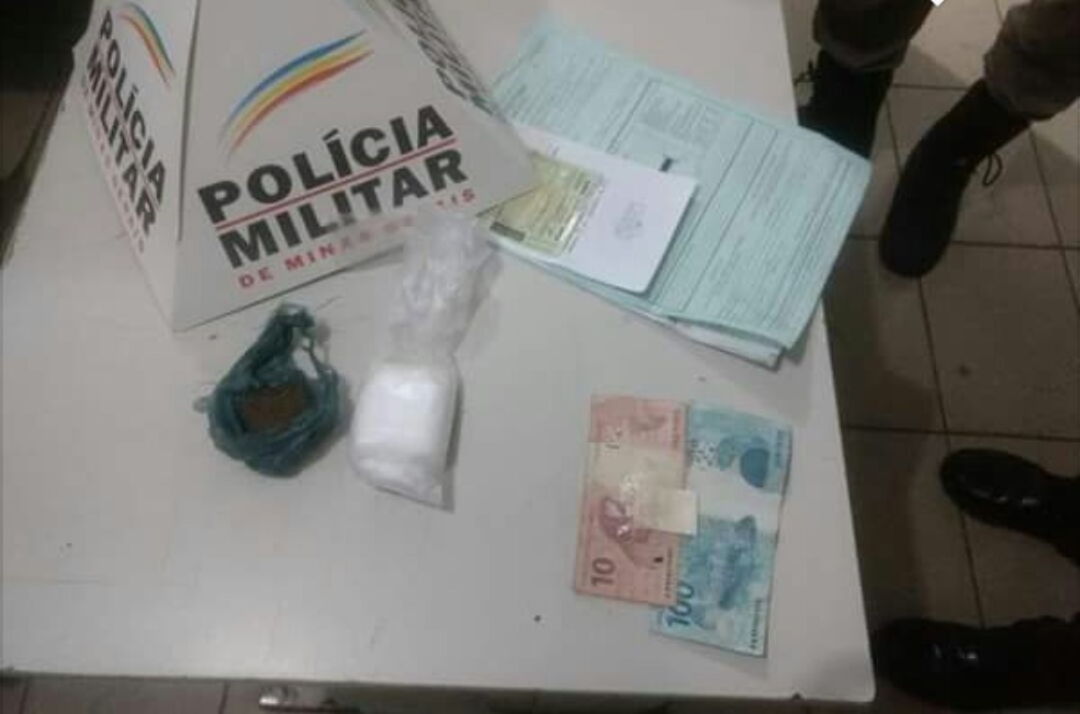 Polícia Militar de Taiobeiras também apreendeu drogas com um motociclista. (Foto: Polícia Militar/Divulgação)