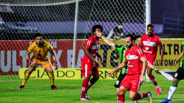 Léo Gamalho está de saída do CRB