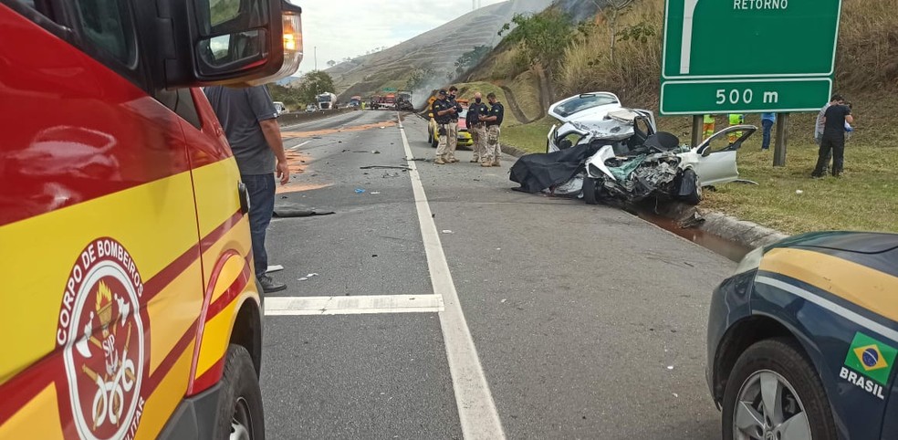 Acidente na Via Dutra em Lavrinhas deixa duas crianças mortas — Foto: Divulgação/Bombeiros