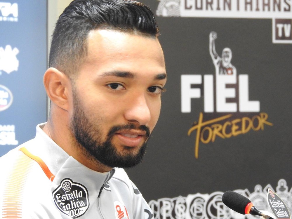 Envolvido no negócio do Corinthians por Luan, Clayson aguarda proposta do Atlético-MG