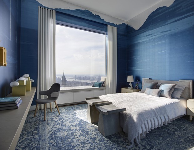 Classic Blue: 30 ambientes decorados com a cor do ano 2020 (Foto: Reprodução)