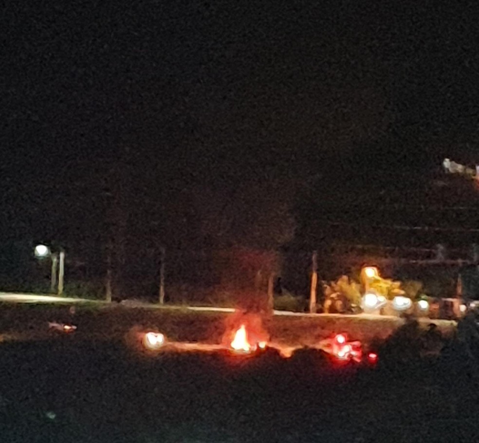 Noite violenta em Rio Branco tem execuções, tentativa de homicídio e carro incendiado  — Foto: Iryá Rodrigues/g1