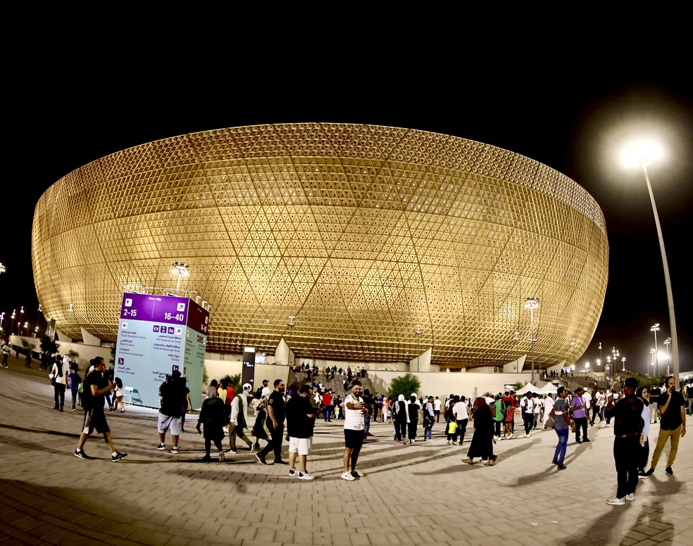 Torcedores chegam ao Lusail, em inaugurao oficial do palco da final da Copa do Mundo  Foto: Mohammed Dabbous/Anadolu Agency via Getty Images