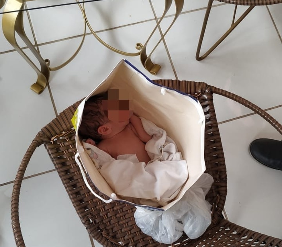 Bebê foi encontrado dentro de sacola em Crateús, no Ceará. — Foto: Arquivo pessoal