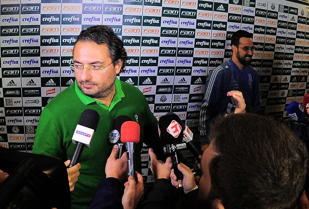Alexandre Mattos , do Palmeiras, concede entrevista antes de duelo contra o AmÃ©rica-MG (Foto: Marcos Ribolli)
