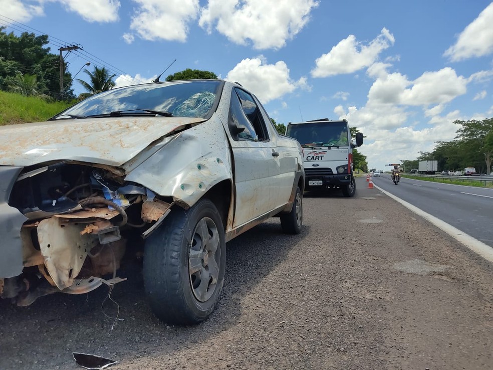 Pedestre, de 44 anos, morreu atropelado no trecho urbano da Rodovia Raposo Tavares (SP-270), em Presidente Prudente, nesta sexta-feira (18) — Foto: Aline Costa/G1