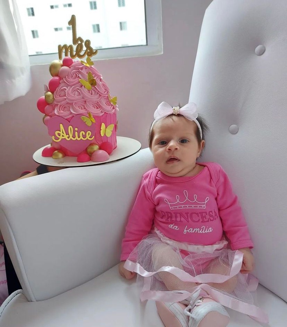 Primeiro 'mesvers�rio' de Alice, comemorado em casa � Foto: Fernanda Patr�cio/Arquivo pessoal