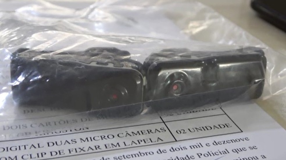 Mini cÃ¢meras foram encontradas presas nos sapatos de idoso â€” Foto: ReproduÃ§Ã£o/RPC