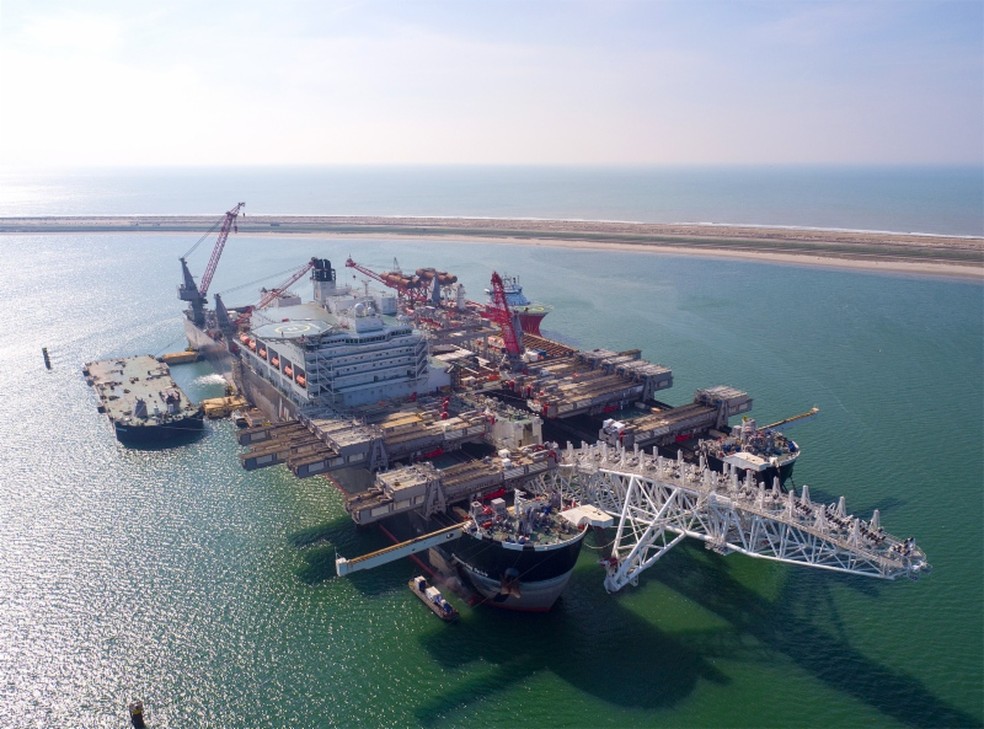 Navio da Gazprom retomou operações para segunda linha do gasoduto TurkStream (Foto: Divulgação/Gazprom)