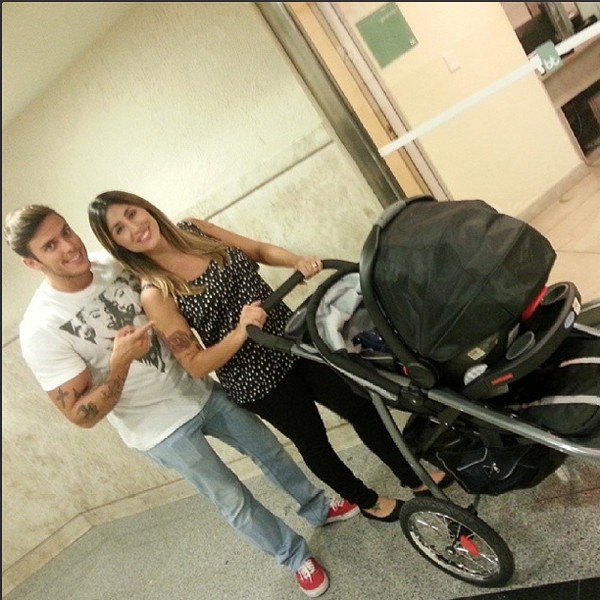 Ela curte ter carrinho de bebê para sair com a família (Foto: Reprodução/Instagram)