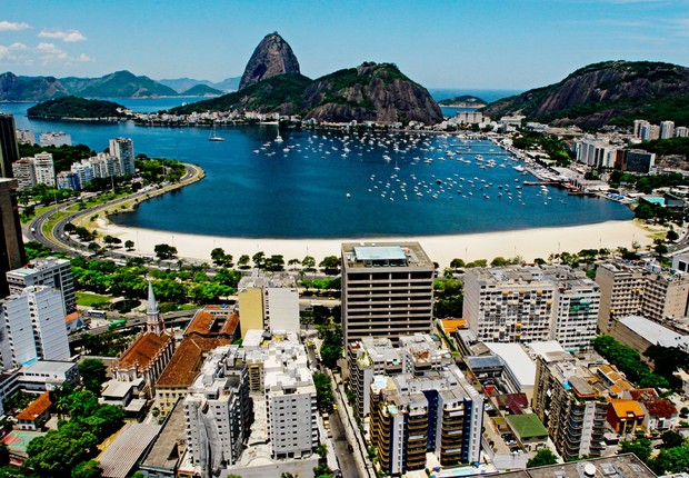 Vista do alto da Praia de Botafogo no Rio de Janeiro (Foto: Riotur)