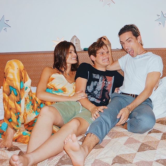 Isabeli Fontana em clique família (Foto: Reprodução/Instagram)