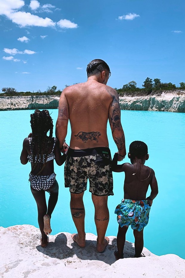 Bruno Gagliasso com filhos (Foto: Reprodução / Instagram)