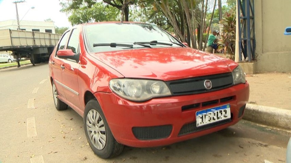 Carro do agente da PRF foi recuperado — Foto: Reprodução/TV Gazeta
