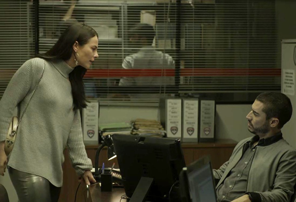 Vivi (Paolla Oliveira) vai atrás de Camilo (Lee Taylor) em 'A Dona do Pedaço' — Foto: Globo