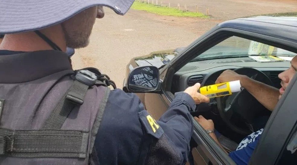 PolÃ­cia RodoviÃ¡ria passa a usar bafÃ´metro passivo nas abordagens no CearÃ¡ â Foto: DivulgaÃ§Ã£o/PRF