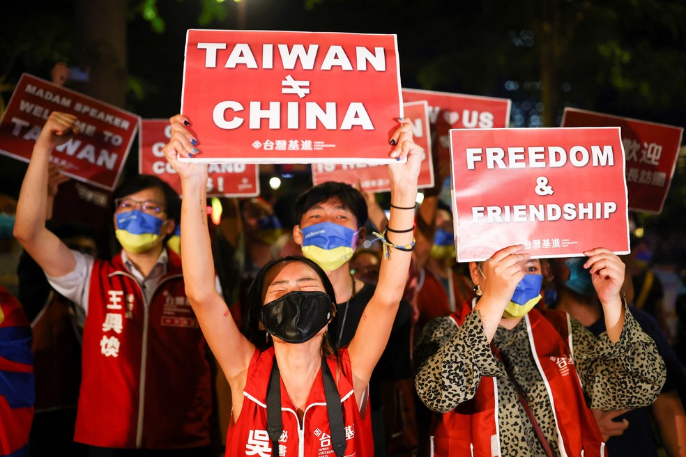 Manifestação de taiwaneses defendendo sua independência — Foto: Ann Wang/REUTERS
