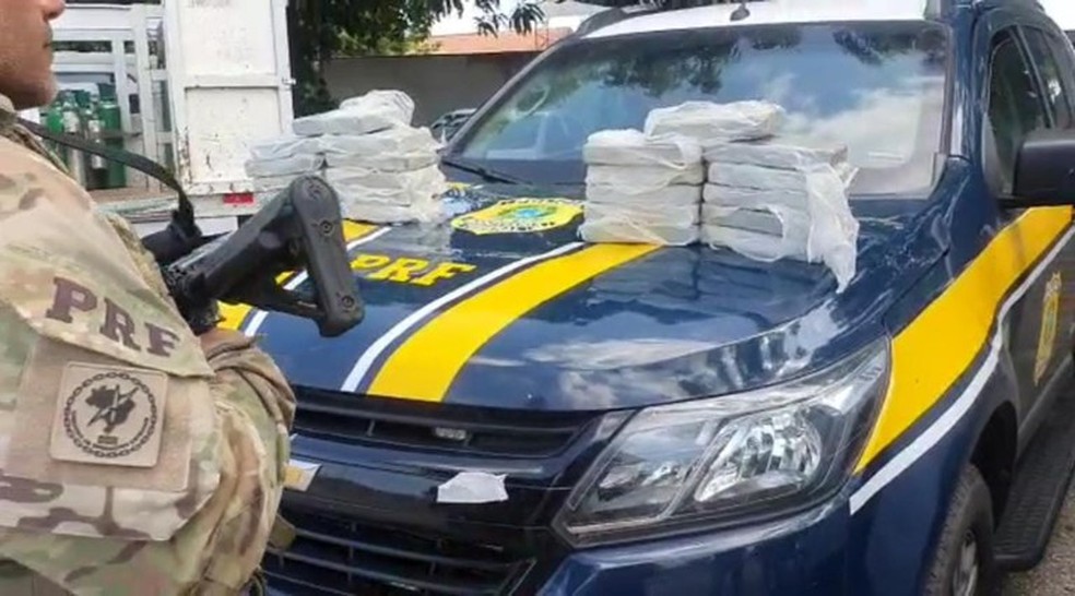 Agentes Núcleo de Comando de Operações Especiais estavam se deslocando para a "Operação Eleições 2022 – 2º Turno" quando desconfiaram do veículo. — Foto: PRF/ Divulgação