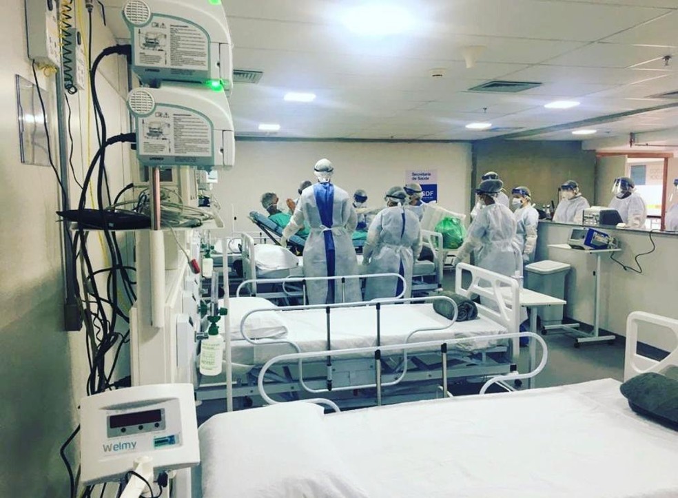 Equipe atende  pacientes com Covid-19 no DF, em imagem de arquivo — Foto: Secretaria de Saúde do DF/Divulgação