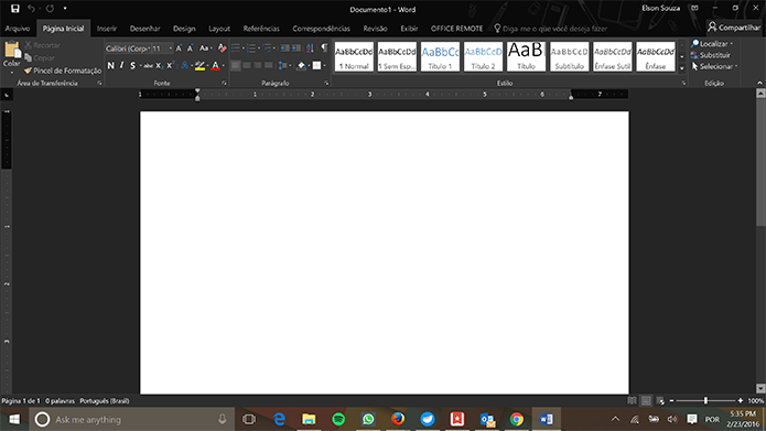 Microsoft Office tem tema preto que promete ser mais amigável à visão do usuário (Foto: Reprodução/Elson de Souza)