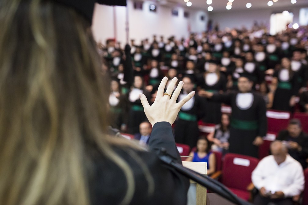 Depois da formatura em medicina, os médicos já podem exercer a profissão, mas precisam passar por pelo menos dois anos de residência médica para se especializarem (Foto: Divulgação/UFC/Ribamar Neto)