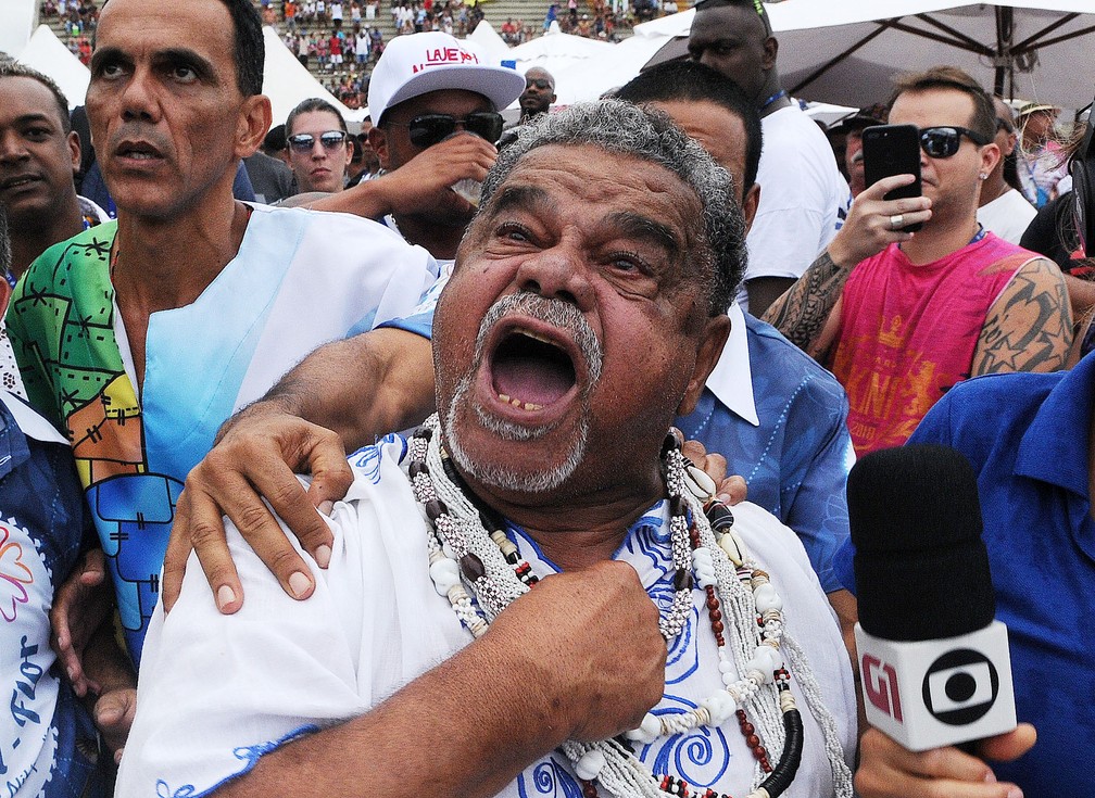 Laíla, diretor do carnaval da Beija-Flor, gritou muito com a vitória — Foto: Alexandre Durão/G1