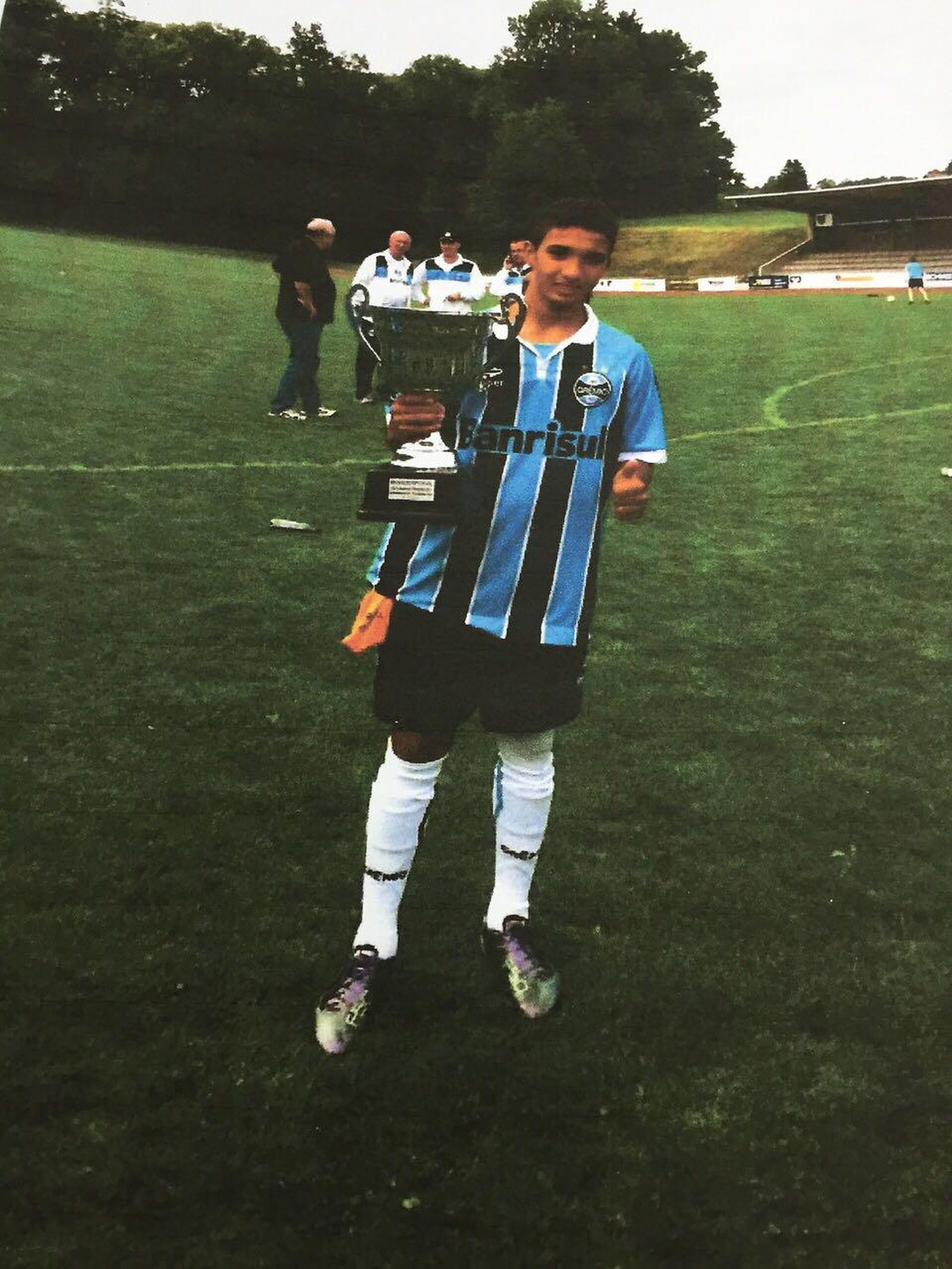 Barrado em troca por Luan, Clayson teve passagem pelo Grêmio anos antes do Corinthians