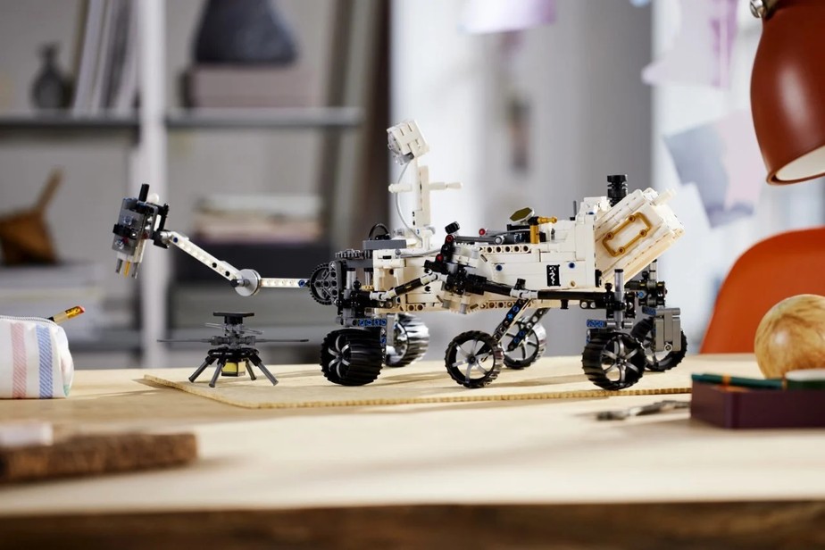 O brinquedo faz parte da linha LEGO® Technic, que é mais detalhada e possui funções motoras avançadas