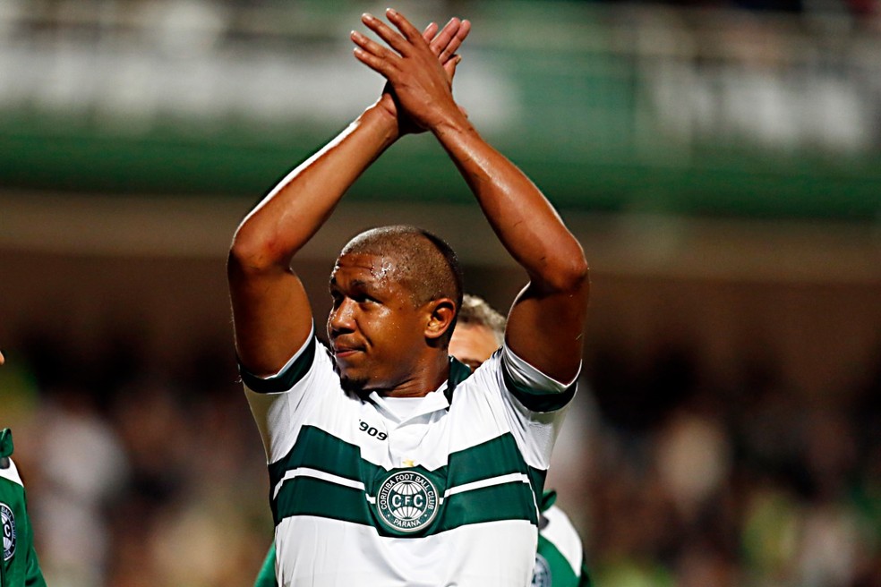 Rodrigão se despede do Coritiba em temporada marcada por gols e polêmicas — Foto: Albari Rosa/Gazeta do Povo