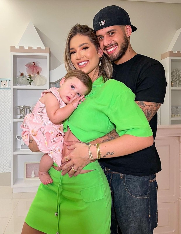 Virginia Fonseca e Zé Felipe com Maria Alice; casal espera mais um bebê (Foto: Reprodução/Instagram)