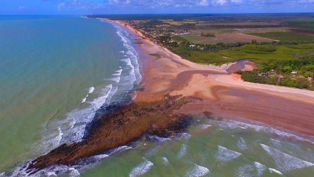 Praia da Costa Dourada, em Mucuri - Bahia â€” Foto: DivulgaÃ§Ã£o
