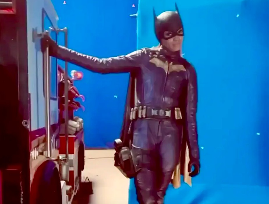 A atriz Leslie Grace nos bastidores de Batgirl