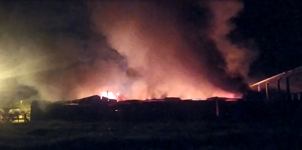 Empresa pegou fogo em Mendonça (SP) — Foto: Arquivo Pessoal