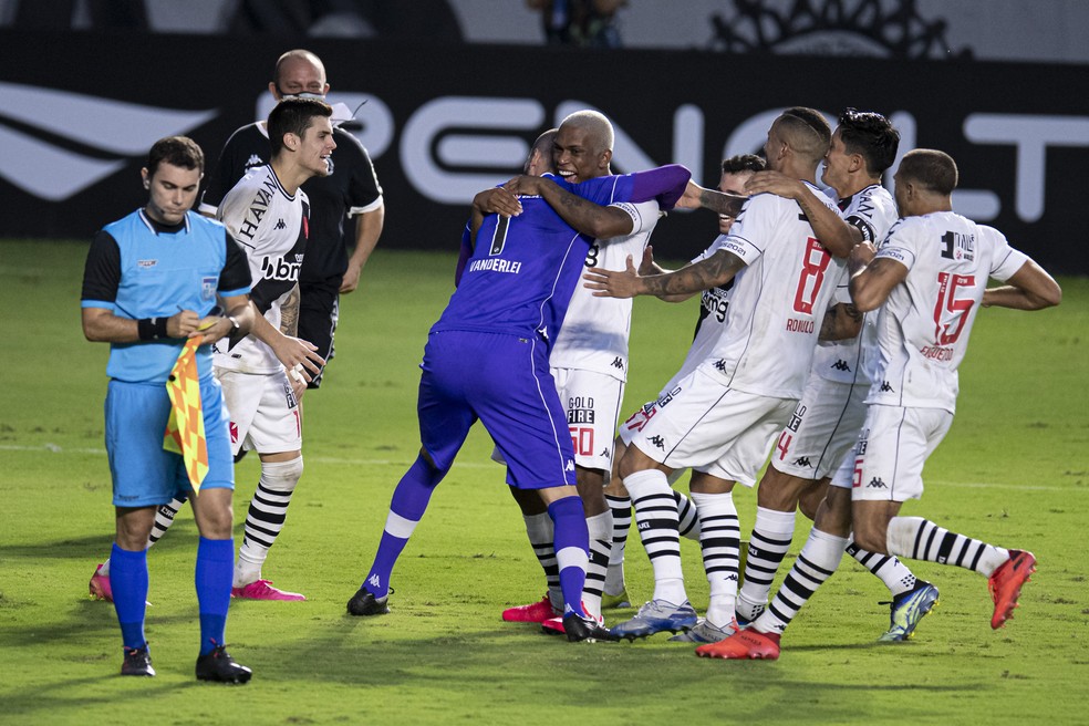 Vanderlei comemora a conquista da Taça Rio — Foto: Jorge Rodrigues/AGIF
