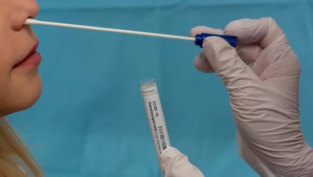 Kits usados em autotestes e testes realizados nas farmácias e laboratórios são diferentes (Foto: GETTY IMAGES via BBC)