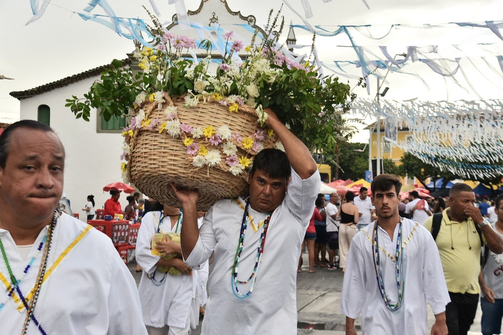 Balaios de flores chegam no Rio Vermelho — Foto: Max Haack/Ag Haack