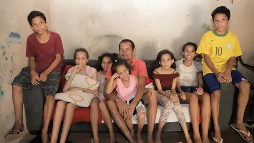 Vigia assume 7 filhos após divórcio: 'São minha vida, paixão'