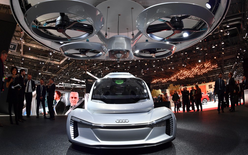 Conceito Pop Up Next, de Audi, Airbus e Italdsign é um carro que pode voar (Foto: Denis Balibouse/Reuters)