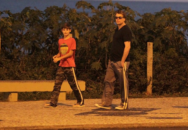 Fábio Assunção e o filho, JOão (Foto: Delson Silva/AgNews)