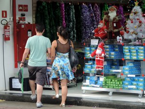 Consumidores devem gastar com presentes de R$ 50 em média (Foto: Wellington Roberto/G1)