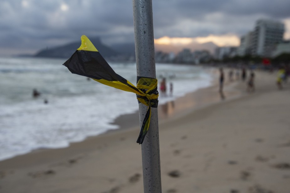 Bombeiros tiveram que interditar trecho da Praia do Arpoador devido a risco de afogamentos no local