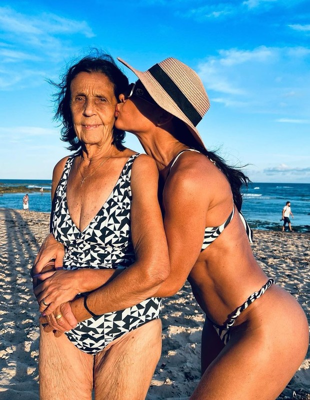 Scheila Carvalho e a mãe, Eunice (Foto: Reprodução/Instagram)