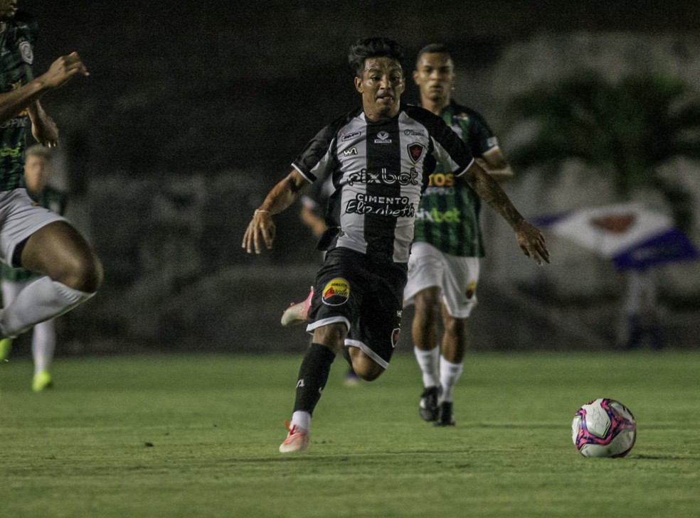 Botafogo-PB e Nacional de Patos travaram um duelo pol�mico pelas semifinais do Campeonato Paraibano � Foto: Guilherme Drovas / Botafogo-PB